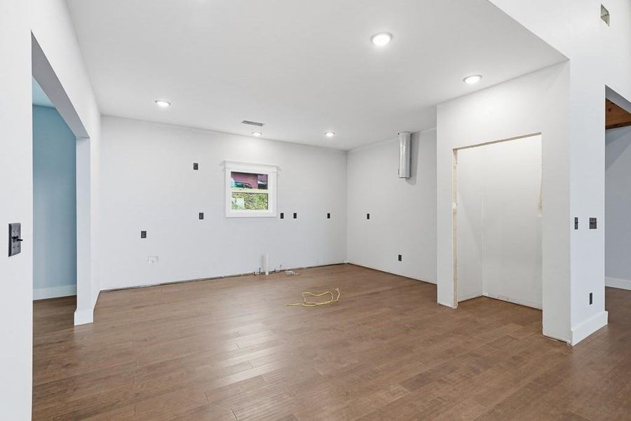 Spacious, unfurnished interior of a new home in , Ellijay (Image 14).