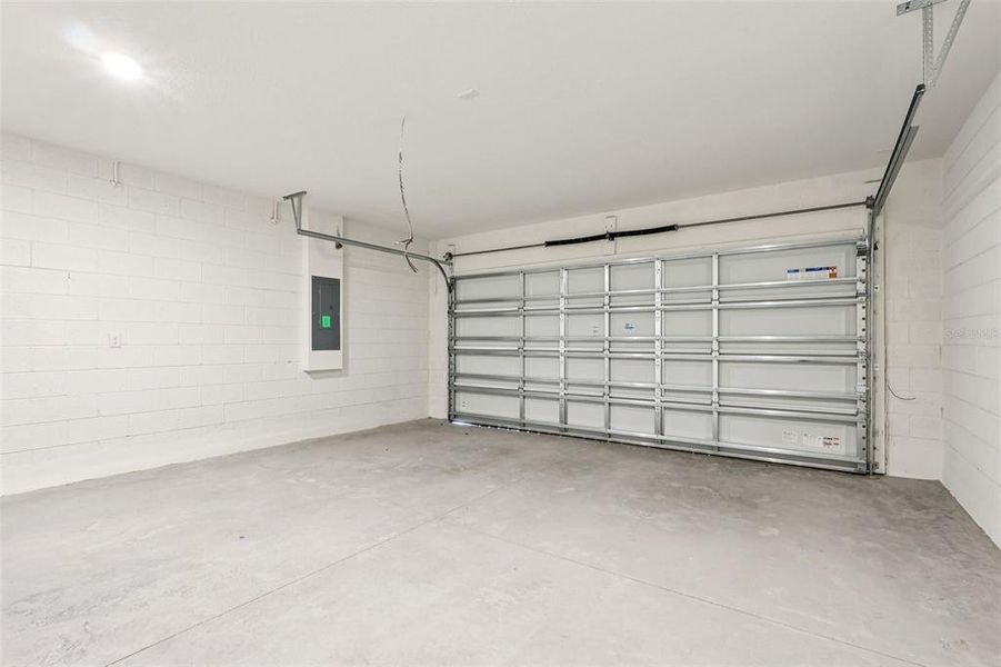 Spacious, unfurnished interior of a new home in Hamilton Bluff, Haines City (Image 28).