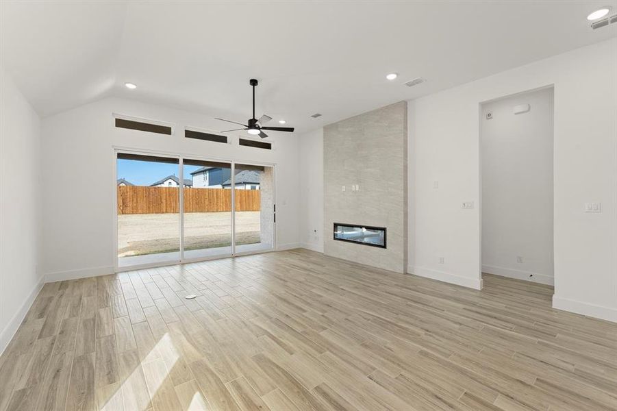 16. 1704 Silla - Family