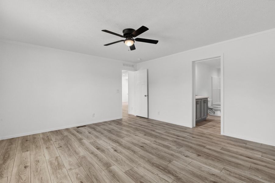Spacious, unfurnished interior of a new home in , Cross (Image 18).