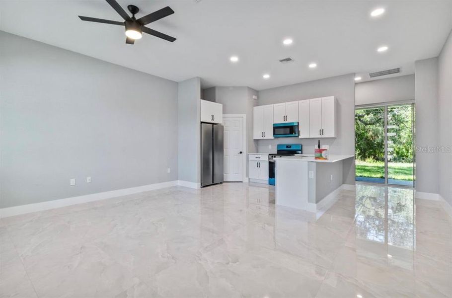 Spacious, unfurnished interior of a new home in , Port Charlotte (Image 8).