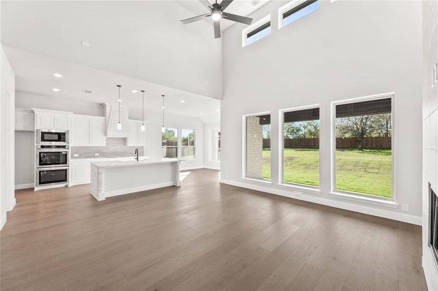 Spacious, unfurnished interior of a new home in Crystal Lake Estates, Red Oak (Image 26). Spacious, unfurnished interior of a new home in Crystal Lake Estates, Red Oak (Image 26).