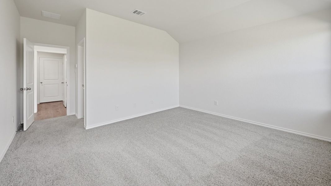 Spacious, unfurnished interior of a new home in Saddlebrook, Waxahachie (Image 21).