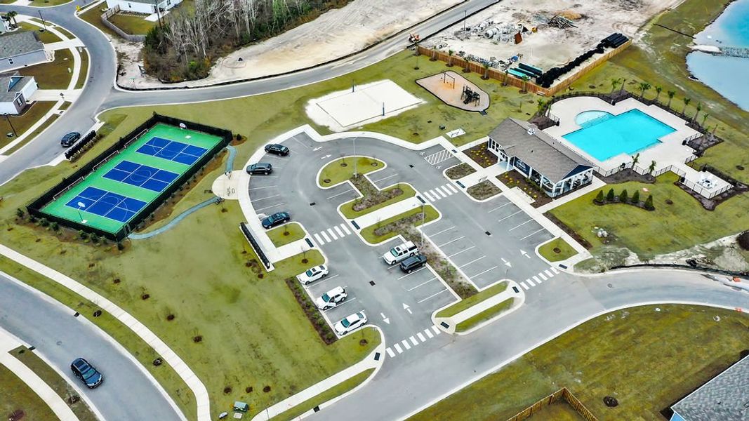 Community amenities in Waterside Townhomes, Surf City (Image 29).