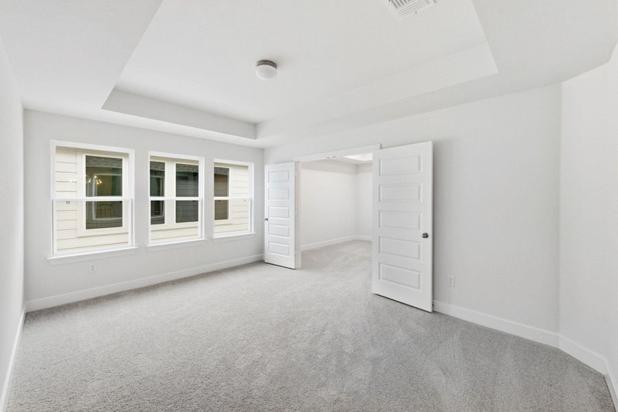 Spacious, unfurnished interior of a new home in The Colony, Bastrop (Image 28).