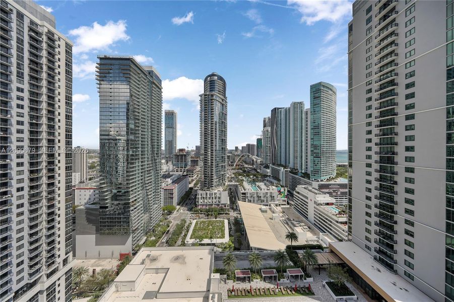 Condo located in Miami, FL showcasing its design and architecture (Image 2). Condo located in Miami, FL showcasing its design and architecture (Image 2).