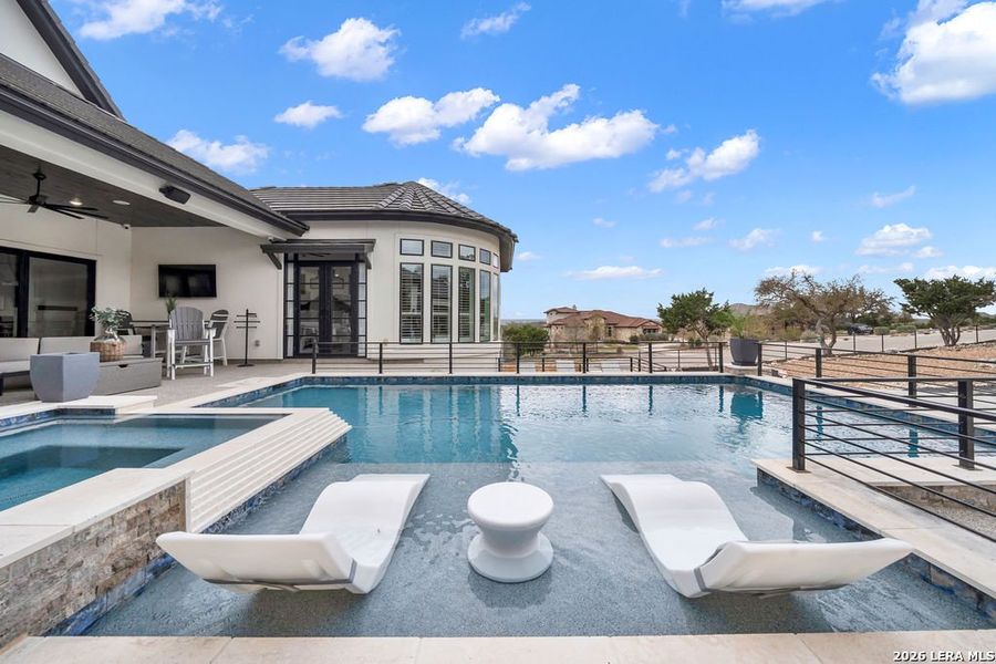 Exterior details and patio area of a home in , New Braunfels (Image 30).