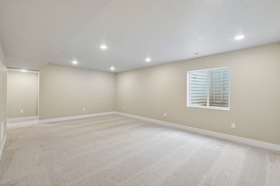 Spacious, unfurnished interior of a new home in The Trails at Aspen Ridge, Colorado Springs (Image 55).