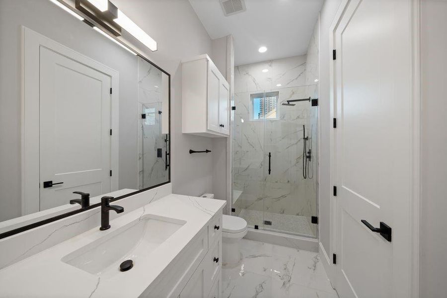 En-suite bath for Bedroom 2