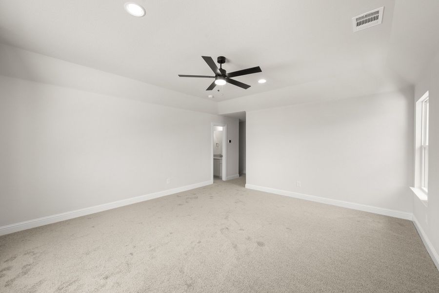 Spacious, unfurnished interior of a new home in Redden Farms - Phase 1, Midlothian (Image 20).