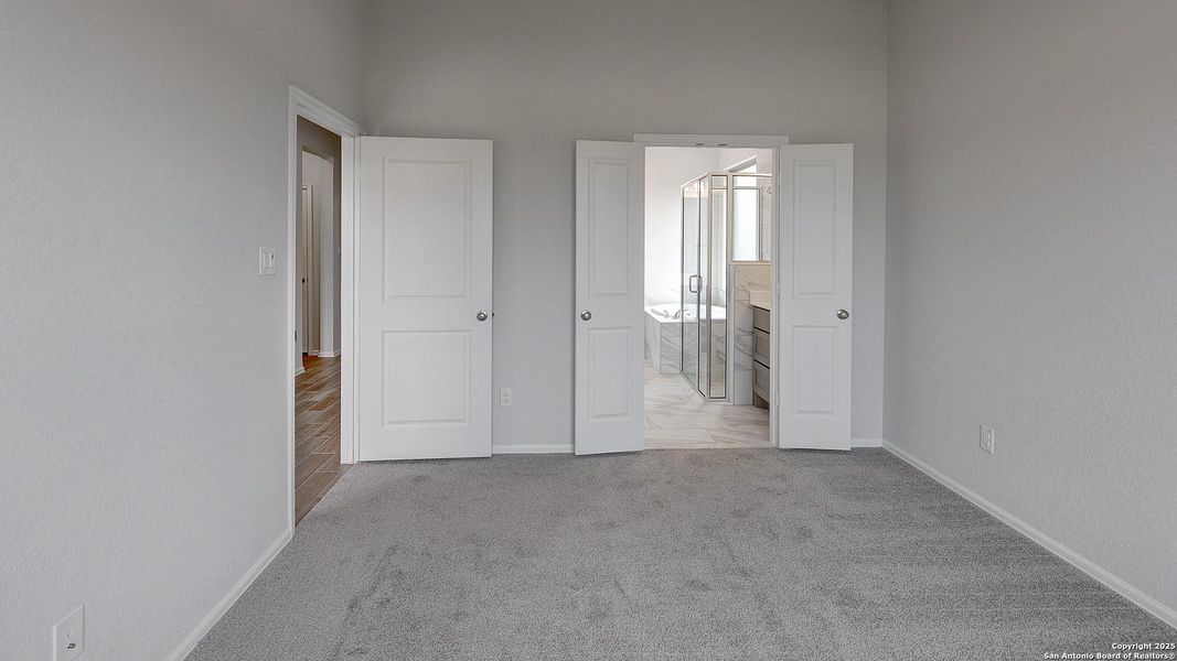 Spacious, unfurnished interior of a new home in Ladera 40', San Antonio (Image 34). Spacious, unfurnished interior of a new home in Ladera 40', San Antonio (Image 34).