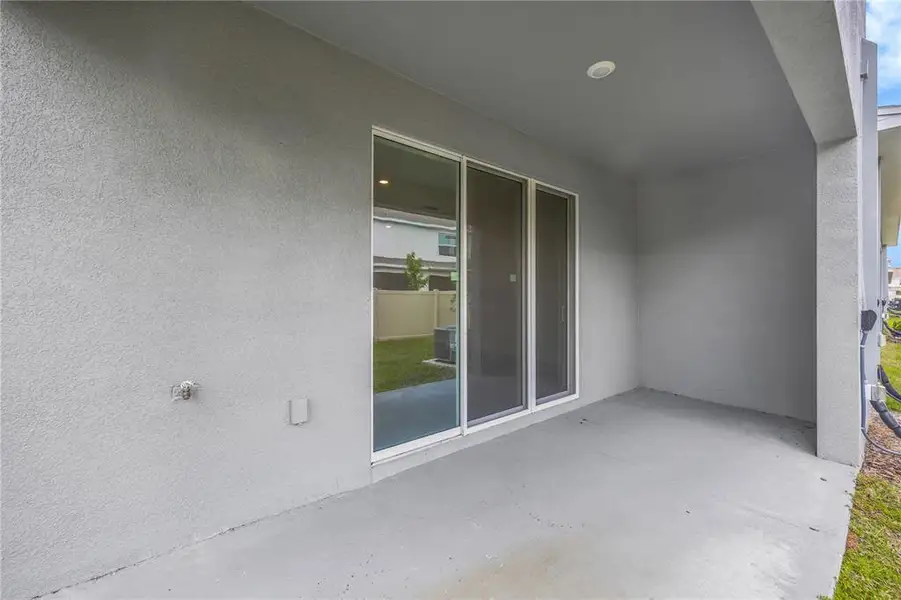 Exterior details and patio area of a home in , Wesley Chapel (Image 3).