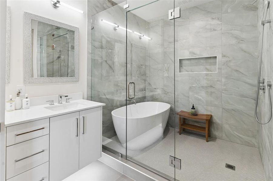 Furnished interior view inside a new home in , Dallas (Image 16).