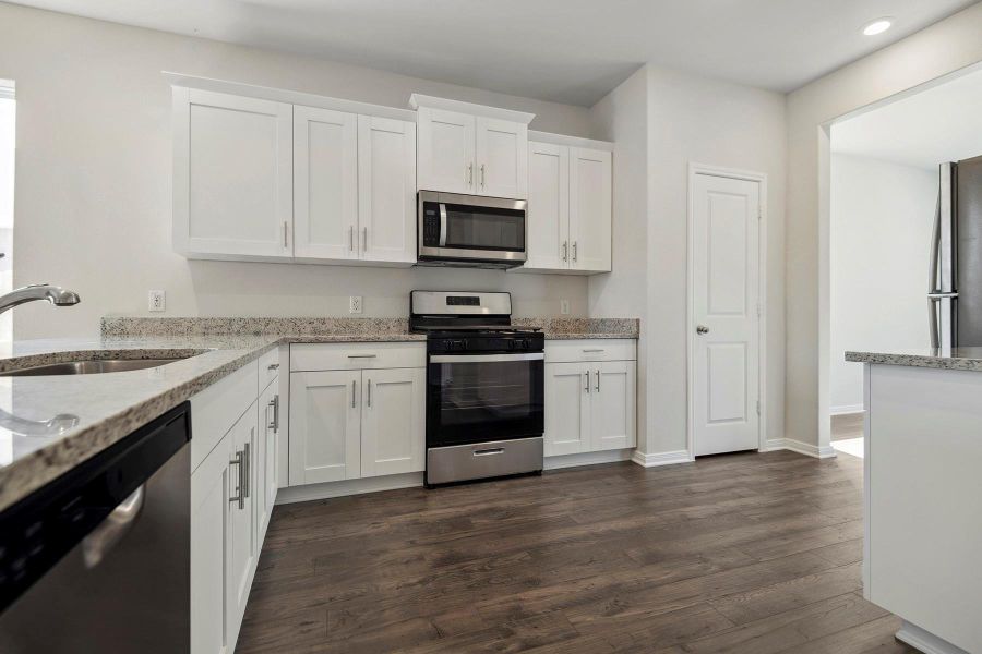 Furnished interior view inside a new home in Sweetwater Ridge, Conroe (Image 7).