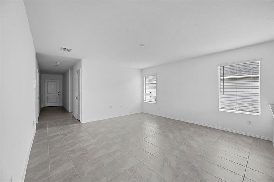 Spacious, unfurnished interior of a new home in Wright Farms: Watermill Collection, Dallas (Image 16).