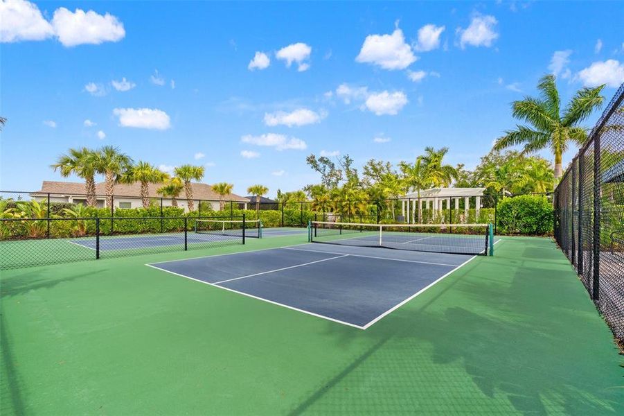 Community amenities in Wysteria, Venice (Image 48).