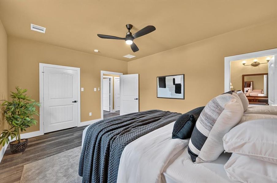 Furnished interior view inside a new home in , Waxahachie (Image 10). Furnished interior view inside a new home in , Waxahachie (Image 10).