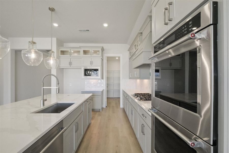 Furnished interior view inside a new home in Sienna 65', Missouri City (Image 7).