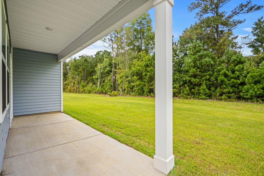 Representative exterior details of a home built from the Moonbeam by Starlight Homes in Spring Grove, Aynor (Image 23).