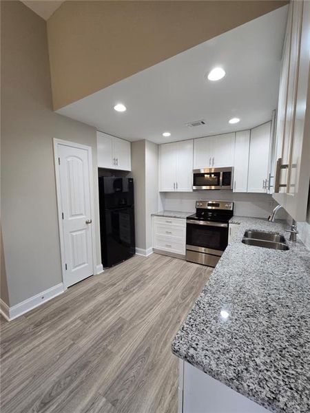 Furnished interior view inside a new home in , Jefferson (Image 9).