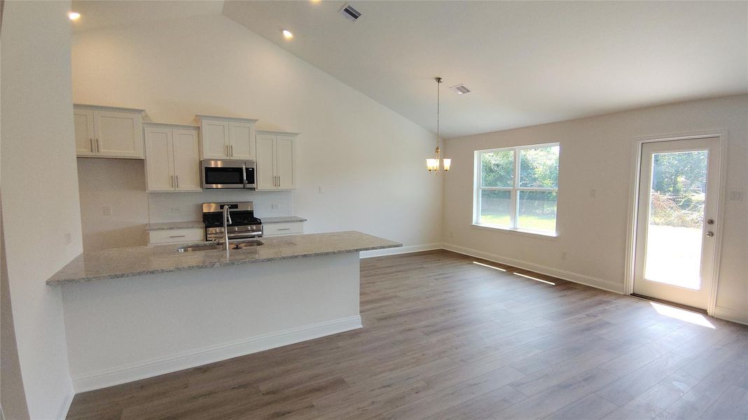 Spacious, unfurnished interior of a new home in Greystone, Angleton (Image 16).