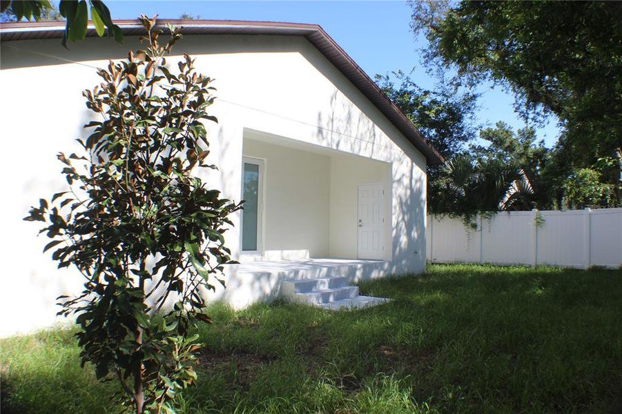 Exterior details and patio area of a home in , Tampa (Image 23).