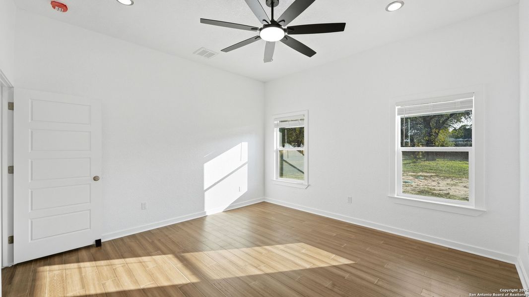 Spacious, unfurnished interior of a new home in , Elmendorf (Image 32).