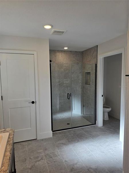 Spacious, unfurnished interior of a new home in Spring Hill, Spring Hill (Image 10).