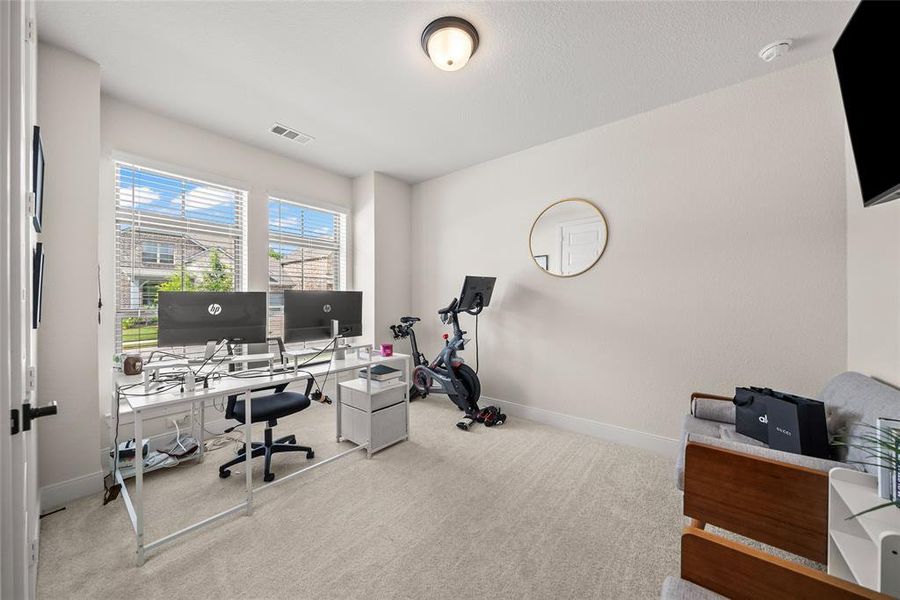 Furnished interior view inside a new home in Willow Grove, Melissa (Image 15).