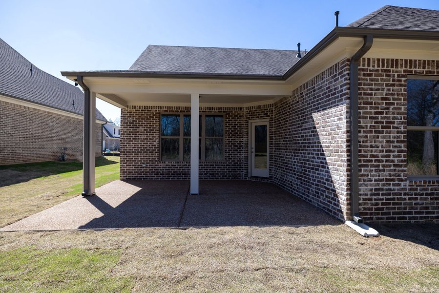 Representative exterior details of a home built from the Sterling by Grant Homes LLC in Valleybrook, Oakland (Image 3).