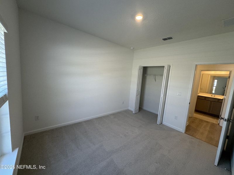 Spacious, unfurnished interior of a new home in Hyland Trail, Green Cove Springs (Image 25).