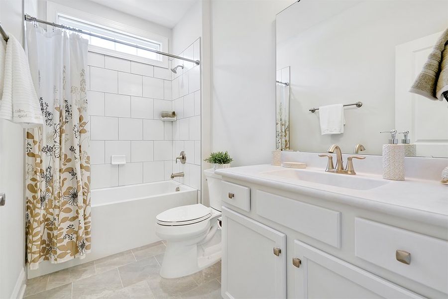 Shelter Bay, Guest Bathroom