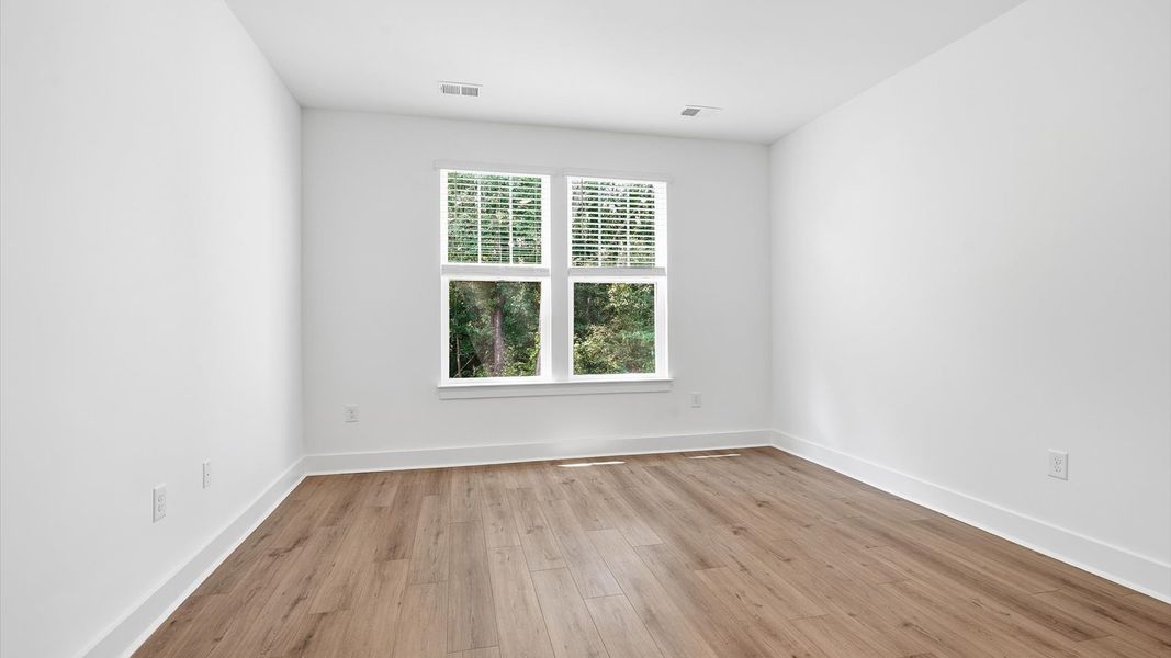 Desirable primary suite layout with spacious en suite bath in a proven, established community called Silo Ridge Desirable primary suite layout with spacious en suite bath in a proven, established community called Silo Ridge