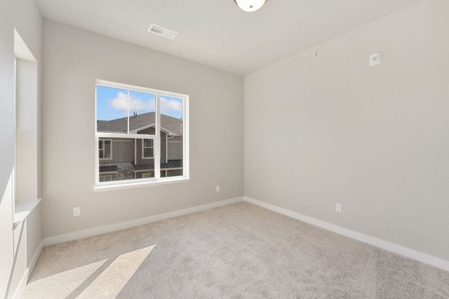 Spacious, unfurnished interior of a new home in The Lakes at Centerra, Loveland (Image 18).