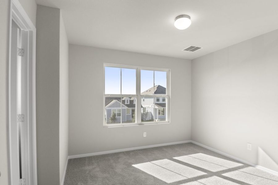 Spacious, unfurnished interior of a new home in Harvest Ridge, Elgin (Image 11).