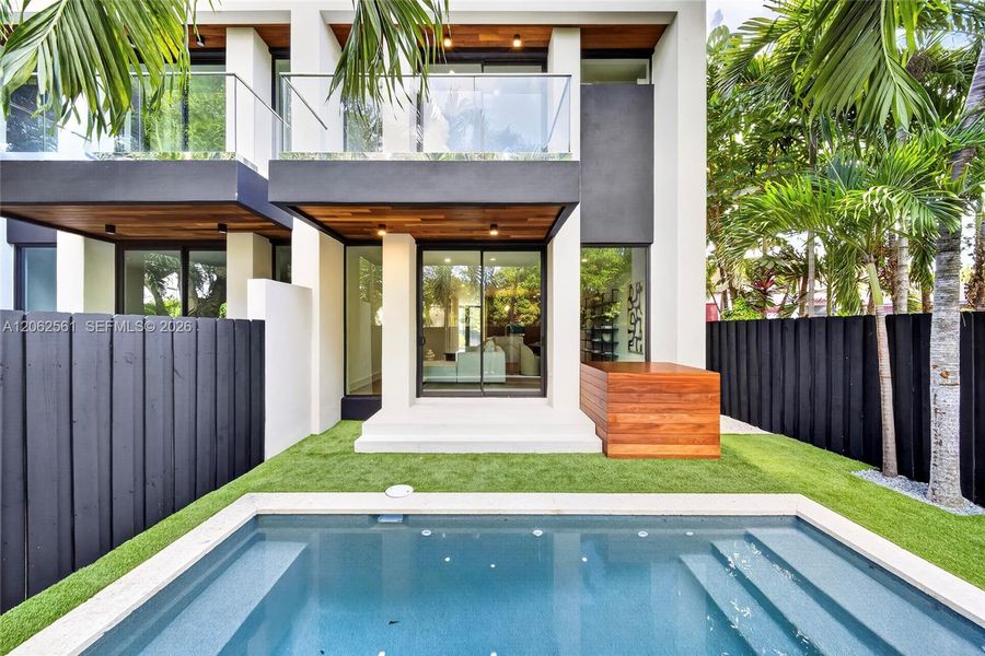 Exterior details and patio area of a home in , Miami (Image 24).