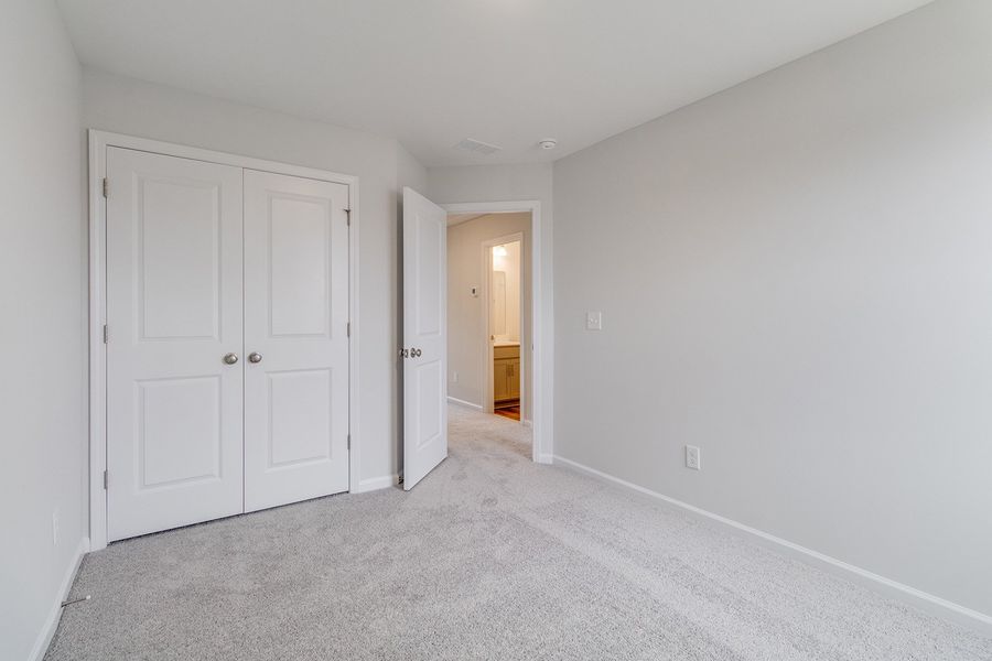 Spacious, unfurnished interior of a new home in Astoria, Columbia (Image 26).