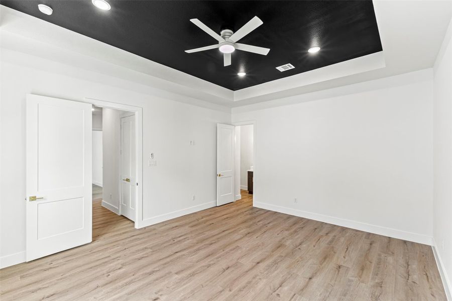 Spacious, unfurnished interior of a new home in , Houston (Image 12).