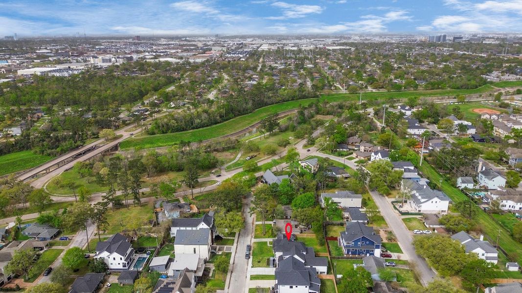 Nestled in Timbergrove Manor, this home enjoys exceptional proximity to scenic trails, expansive parks, and serene green spaces—perfect for outdoor enthusiasts, families, and anyone who loves staying active while experiencing nature right at their doorstep.