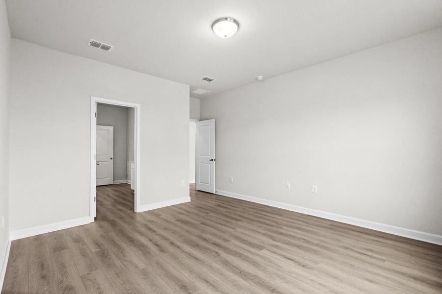 Spacious, unfurnished interior of a new home in Watson Hill, Summerville (Image 21).