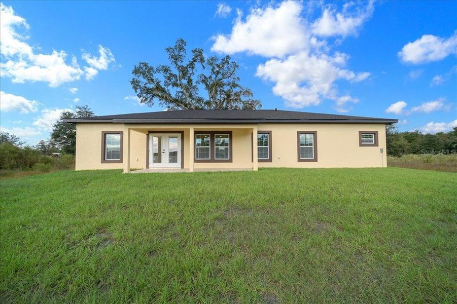 Exterior details and patio area of a home in , Dunnellon (Image 25). Exterior details and patio area of a home in , Dunnellon (Image 25).