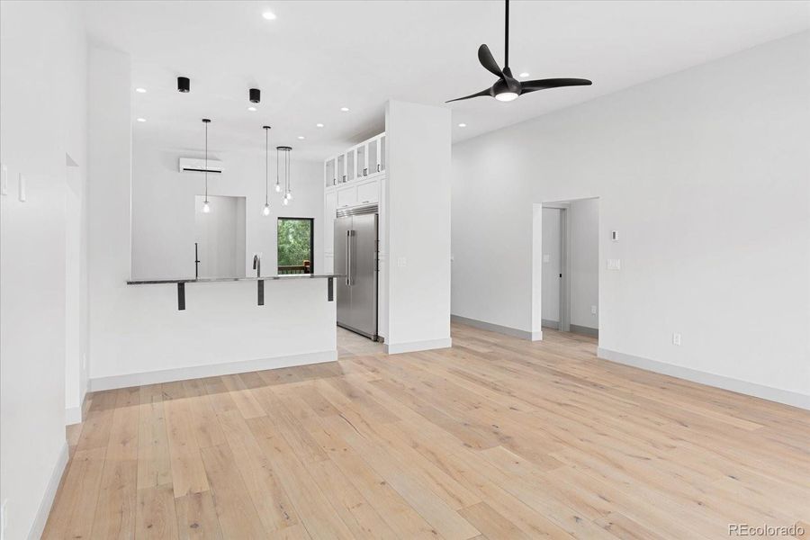 Spacious, unfurnished interior of a new home in , Salida (Image 41).