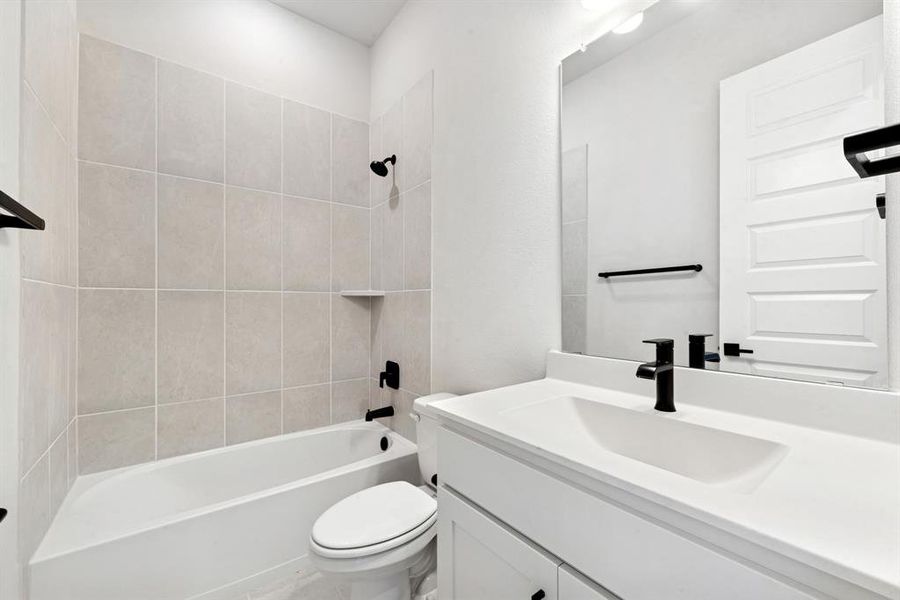 Furnished interior view inside a new home in Myrtle Creek, Waxahachie (Image 14). Furnished interior view inside a new home in Myrtle Creek, Waxahachie (Image 14).