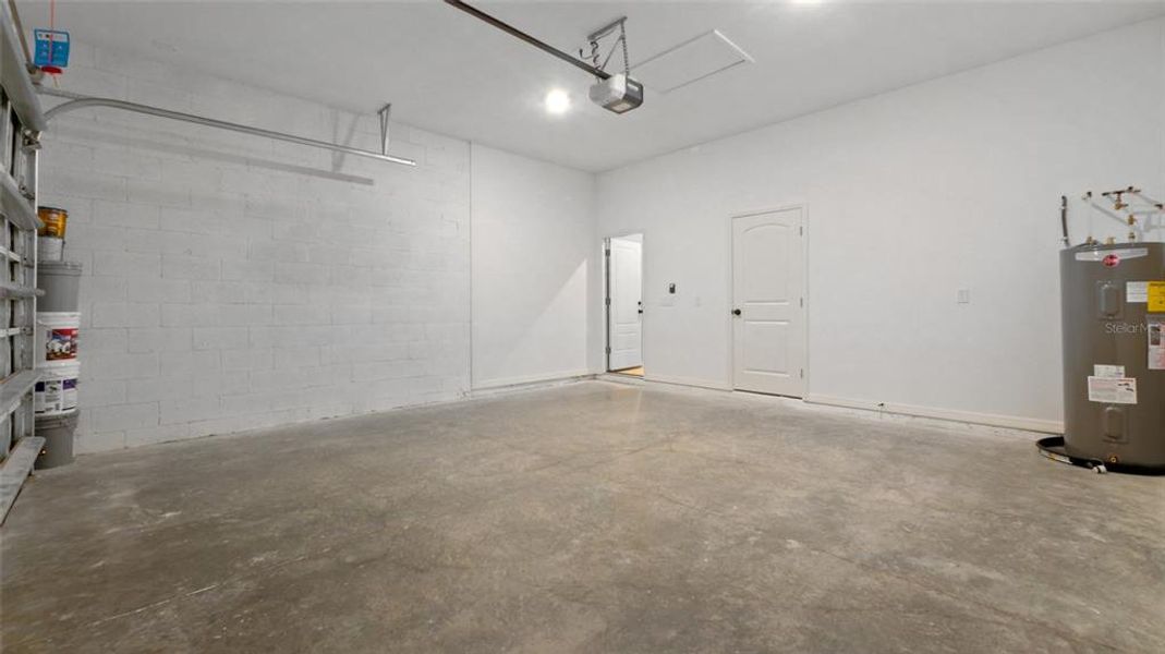 Spacious, unfurnished interior of a new home in , Port Charlotte (Image 27).