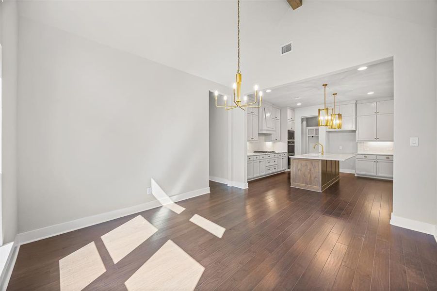 Spacious, unfurnished interior of a new home in Waterfall Ranch - 1 Acre Lots, Waxahachie (Image 19). Spacious, unfurnished interior of a new home in Waterfall Ranch - 1 Acre Lots, Waxahachie (Image 19).