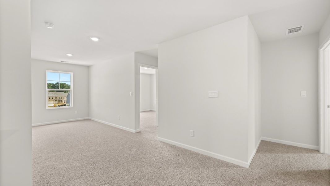 Representative unfurnished interior of a home built from the Green by D.R. Horton in Fairway 17 at Mirror Lake, Villa Rica (Image 33).