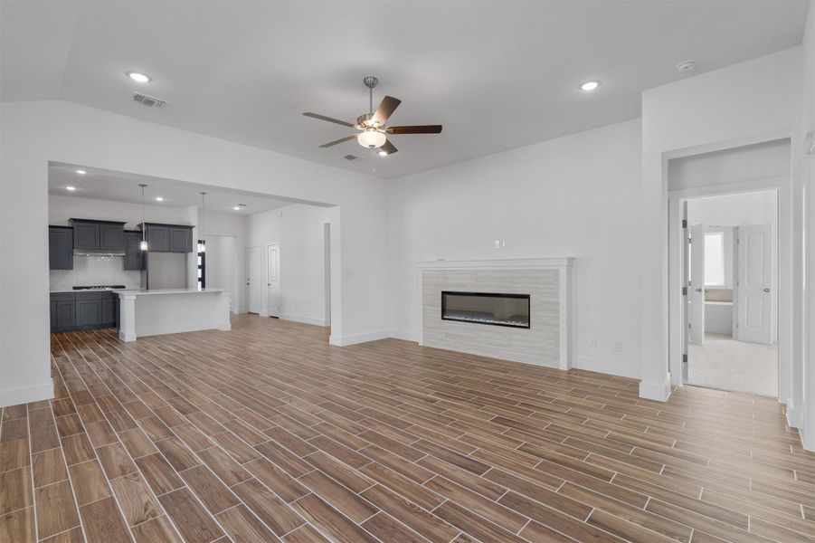 Spacious, unfurnished interior of a new home in Enclave at Cele, Pflugerville (Image 19). Spacious, unfurnished interior of a new home in Enclave at Cele, Pflugerville (Image 19).