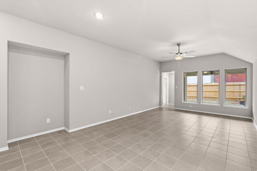 Spacious, unfurnished interior of a new home in Escondido, Magnolia (Image 19).
