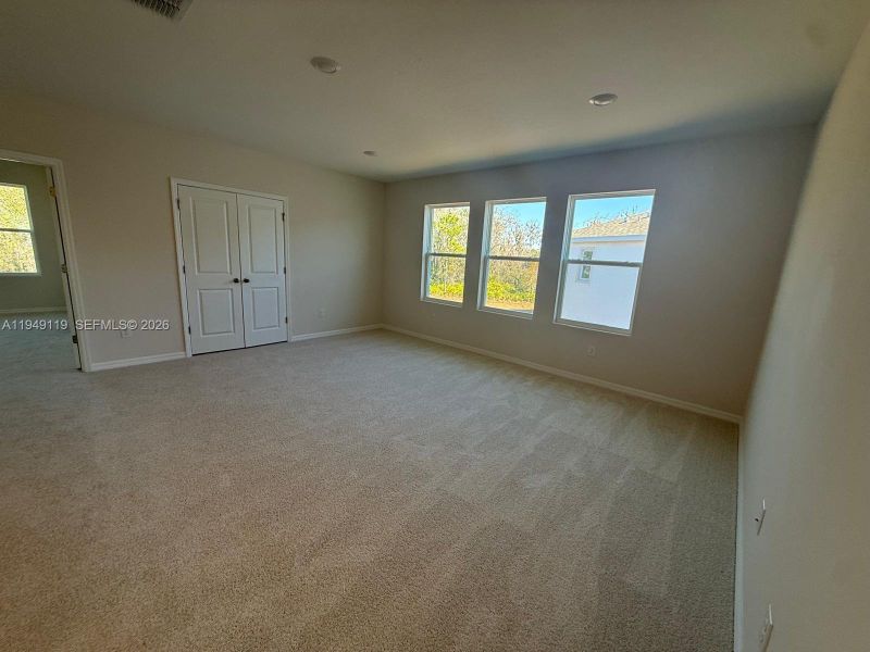 Spacious, unfurnished interior of a new home in , Land O' Lakes (Image 21).