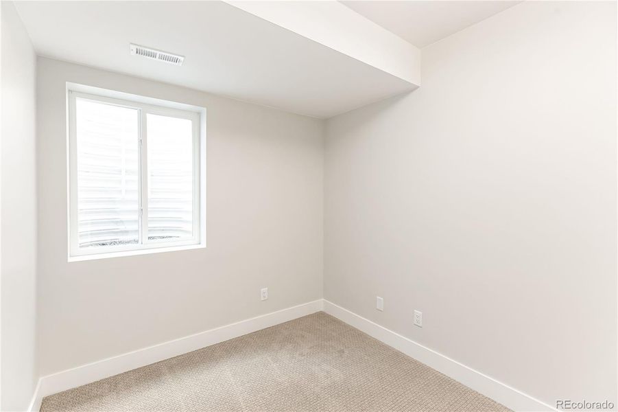 Spacious, unfurnished interior of a new home in , Englewood (Image 38).